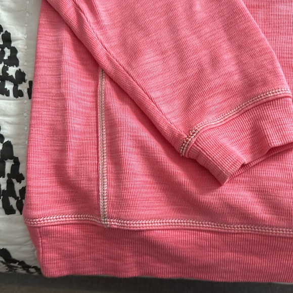 Tommy Bahama crew neck sweatshirt. Excellent condition. Rarely worn - Picture 5 of 5